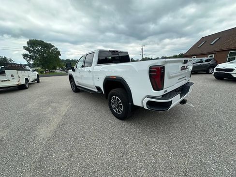 Used 2024 GMC Sierra 2500 AT4 w/ AT4 Preferred Package AWD/4WD image 3