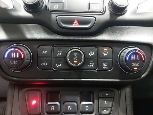 Used 2020 GMC Terrain SLT w/ Preferred Package image 21