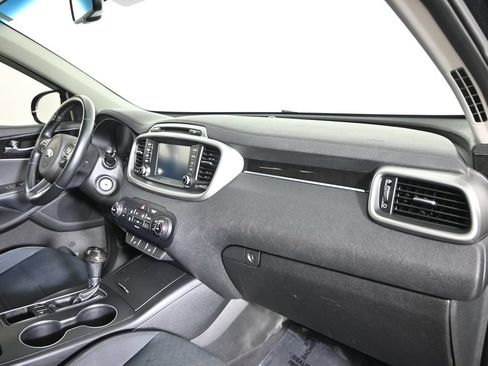 Used 2018 Kia Sorento FWD image 14