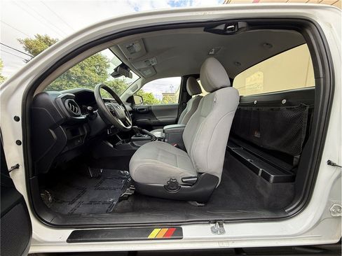 Used 2018 Toyota Tacoma SR RWD image 22