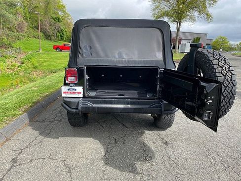 Used 2018 Jeep Wrangler Unlimited Sport AWD/4WD image 9