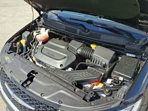 Used 2024 Chrysler Pacifica Touring-L FWD image 26