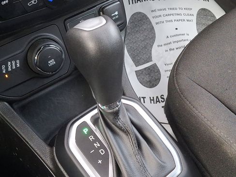 Certified 2023 Jeep Renegade Latitude image 30