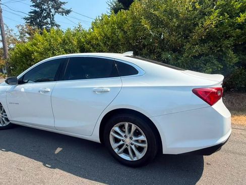 Used 2018 Chevrolet Malibu LT FWD image 4