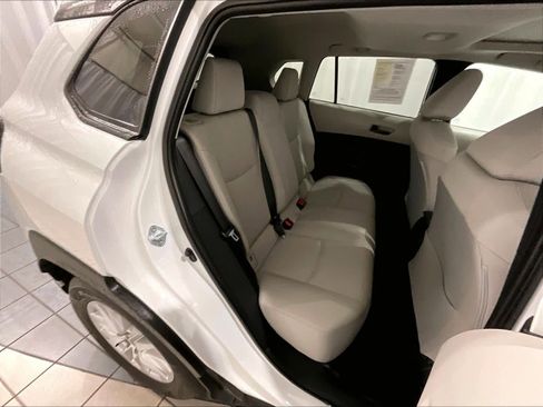 Used 2024 Toyota Corolla Cross LE image 16