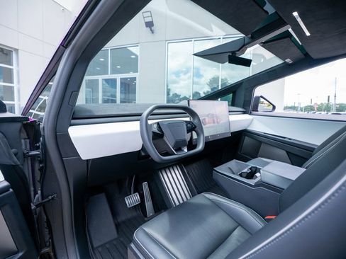 Used 2024 Tesla Cybertruck Cyberbeast AWD/4WD image 29
