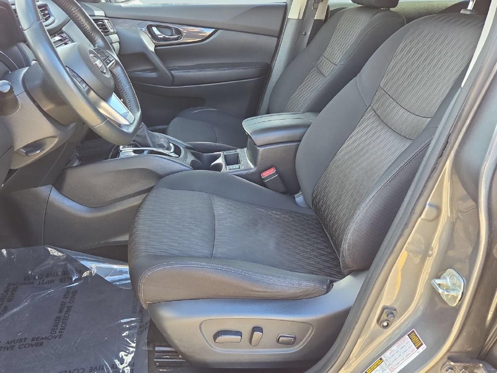 Used 2018 Nissan Rogue SV AWD/4WD image 15