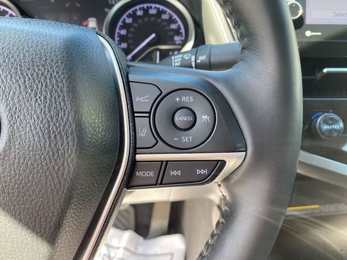 Used 2021 Toyota Camry XLE image 17