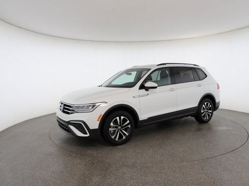 Used 2021 Volkswagen Tiguan SE R-Line image 3
