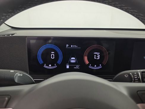 Used 2025 Hyundai Kona SEL AWD/4WD image 11