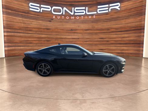 Used 2025 Ford Mustang Premium image 7