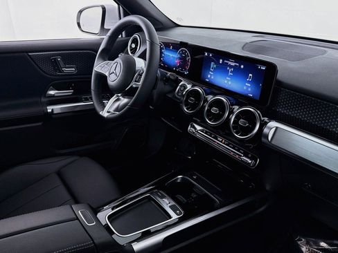 New 2026 Mercedes-Benz GLB 250 image 15