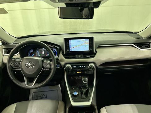 Used 2019 Toyota RAV4 Limited image 19