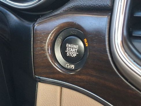 Used 2017 Jeep Grand Cherokee Limited image 29