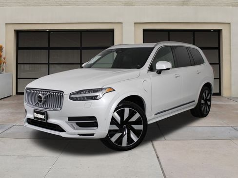 Certified 2023 Volvo XC90 T8 Ultimate image 3