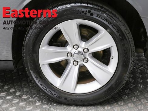 Used 2023 Dodge Challenger SXT image 8