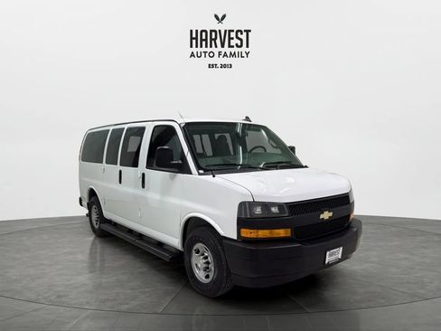 Used 2018 Chevrolet Express 2500 LS w/ Driver Convenience Package RWD image 10
