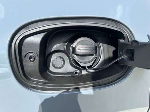 Used 2025 Porsche Cayenne S image 37