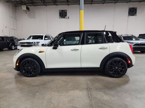 Used 2019 MINI Cooper 4-Door Hardtop image 8