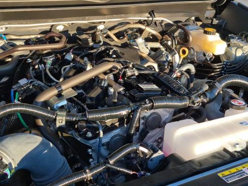 Used 2025 Toyota Tacoma SR image 21