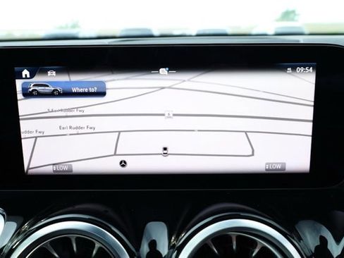 Used 2024 Mercedes-Benz GLB 250 image 30