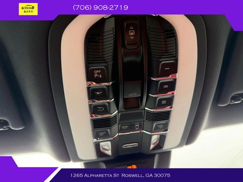 Used 2023 Porsche Macan Turbo image 13