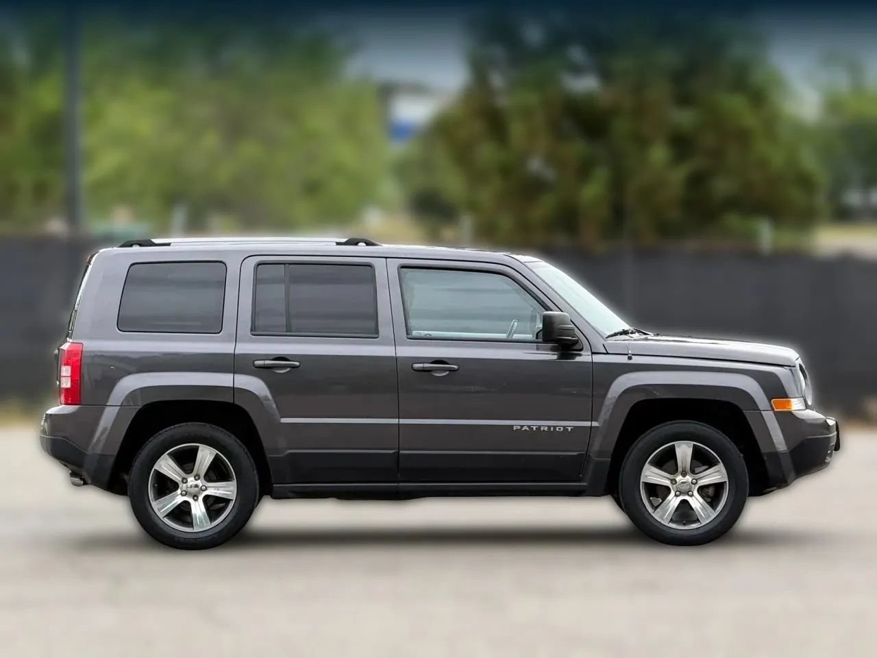Used 2017 Jeep Patriot High Altitude AWD/4WD image 7