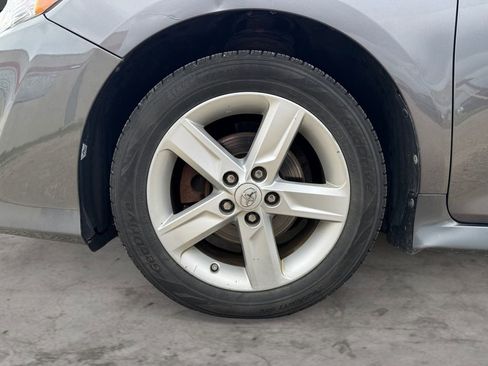 Used 2014 Toyota Camry SE FWD image 9