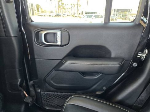 Used 2020 Jeep Gladiator Overland AWD/4WD image 13