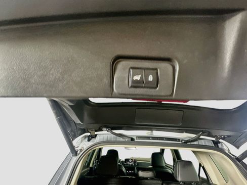 Used 2023 Nissan Rogue SL FWD image 29