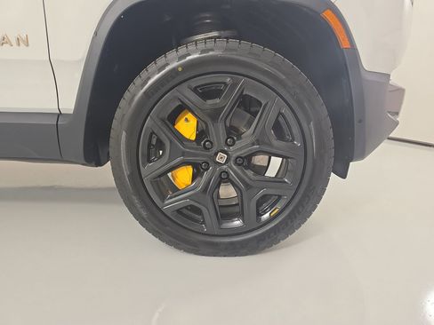 Used 2024 Rivian R1S Adventure AWD/4WD image 11