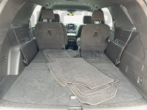 Used 2022 Chevrolet Traverse LT image 12