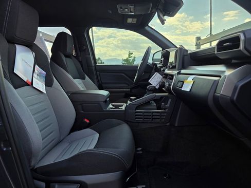 Used 2025 Toyota 4Runner TRD Off-Road image 32