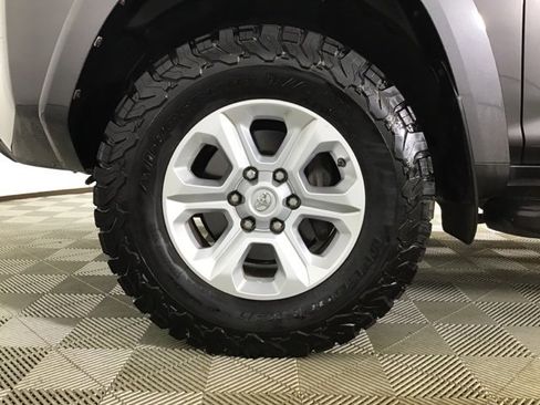 Used 2017 Toyota 4Runner SR5 Premium image 27