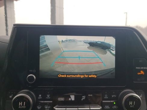 Used 2024 Toyota Highlander XLE image 31