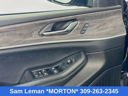 Used 2023 Jeep Grand Cherokee Limited image 18