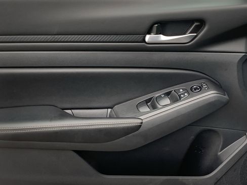 Used 2025 Nissan Altima 2.5 SV image 24