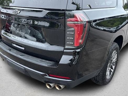 Used 2025 Chevrolet Suburban Z71 AWD/4WD image 34