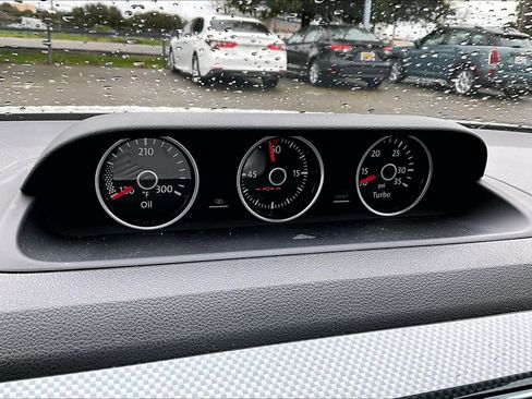 Used 2014 Volkswagen Beetle R-Line image 34