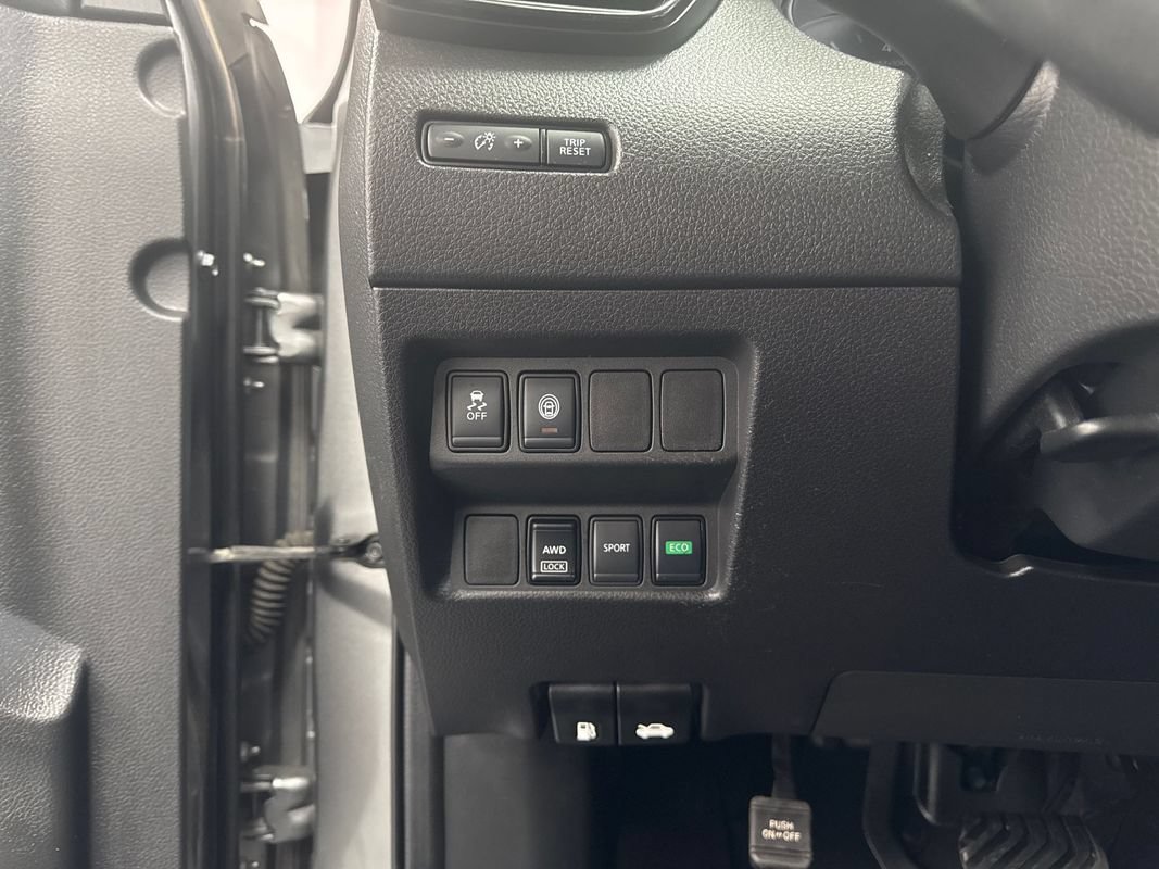 Used 2020 Nissan Rogue Sport SV AWD/4WD image 11