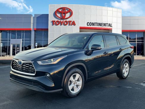 Certified 2021 Toyota Highlander LE image 3