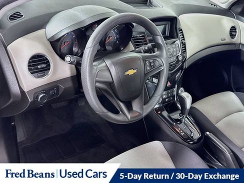 Used 2014 Chevrolet Cruze LS FWD image 12