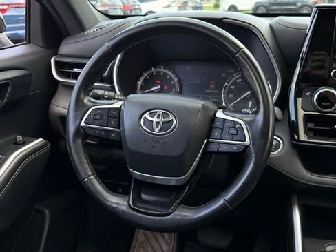 Used 2022 Toyota Highlander XSE image 5