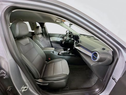 Used 2025 Chevrolet Trax LT w/ LT Convenience Package image 32