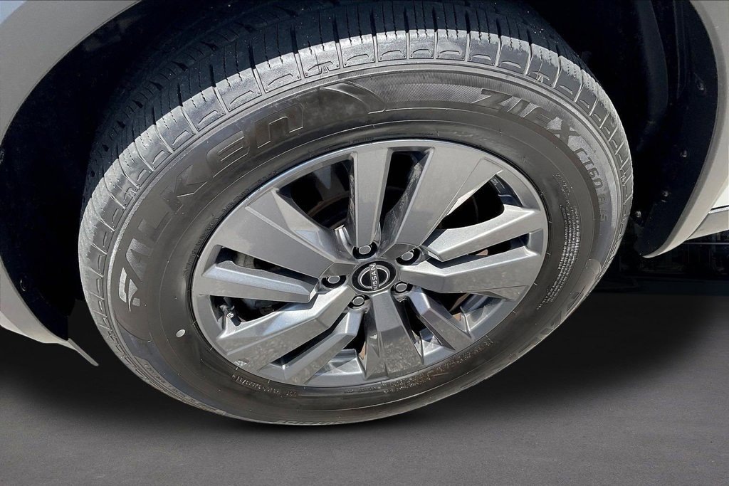 Used 2025 Nissan Pathfinder SV FWD image 34
