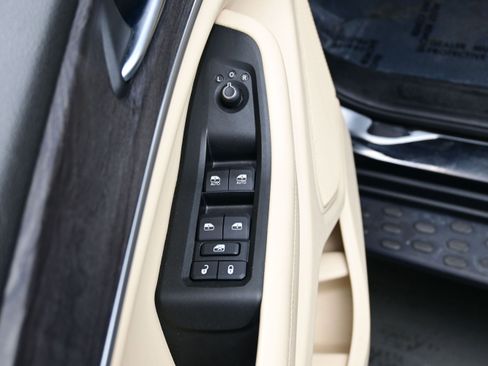 Used 2024 Jeep Grand Cherokee L Limited w/ Black Appearance Package AWD/4WD image 13