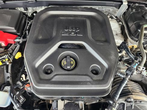 Used 2025 Jeep Wrangler Unlimited Sport AWD/4WD image 31