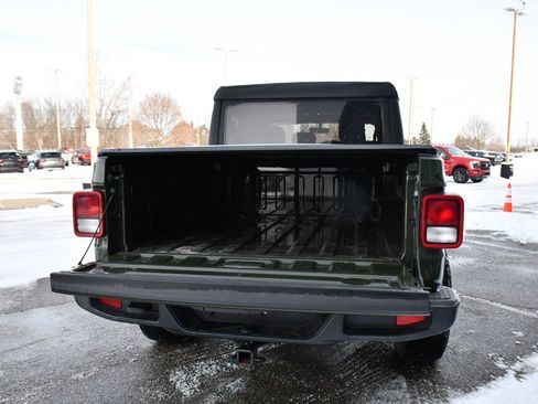 Used 2022 Jeep Gladiator Overland w/ Cold Weather Group image 17