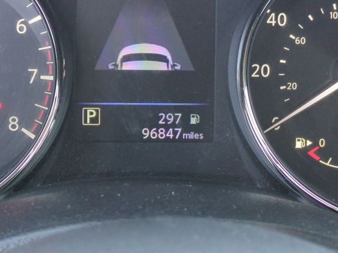 Used 2018 Nissan Rogue SV w/ Premium Package image 21