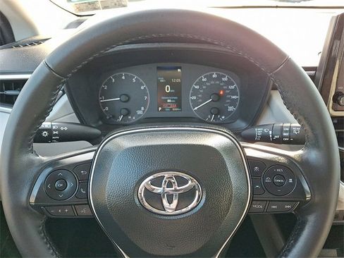 Certified 2025 Toyota Corolla Cross LE image 18